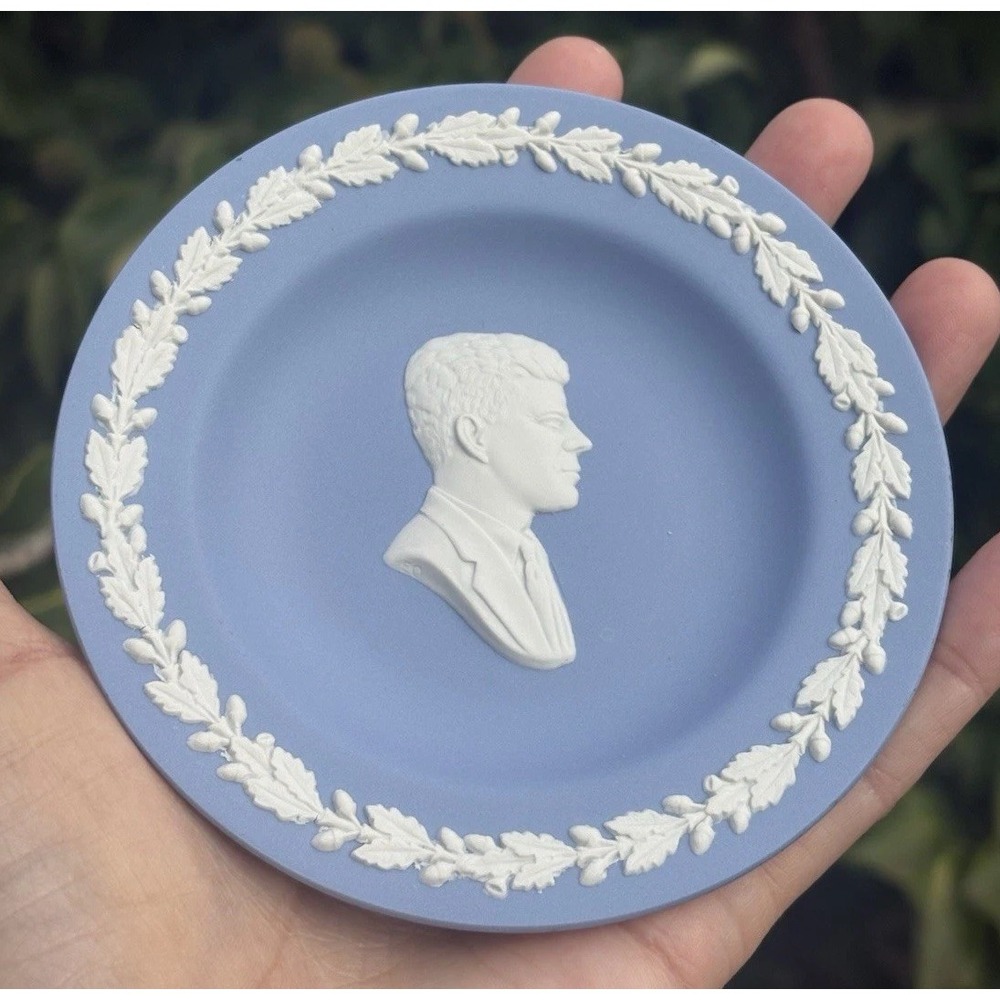 Vintage Wedgewood Jasperware John F Kennedy Miniature Collector Trinket Dish EUC